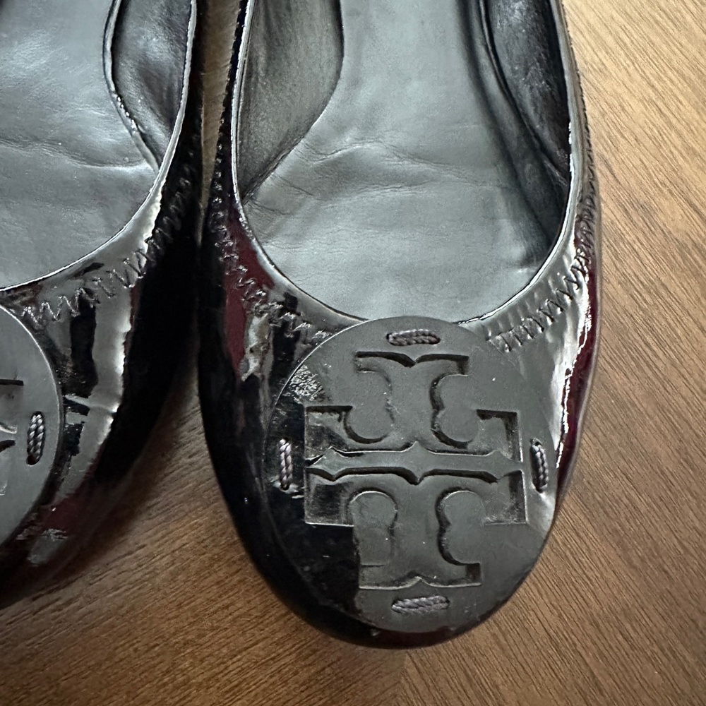 Tory Burch Black Patent Leather Logo Round-Toe Flats